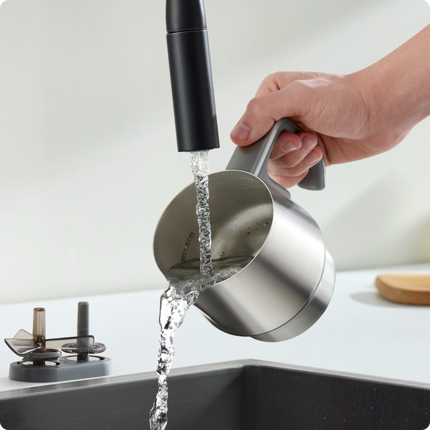 Easy-to-clean Stainless Steel Body